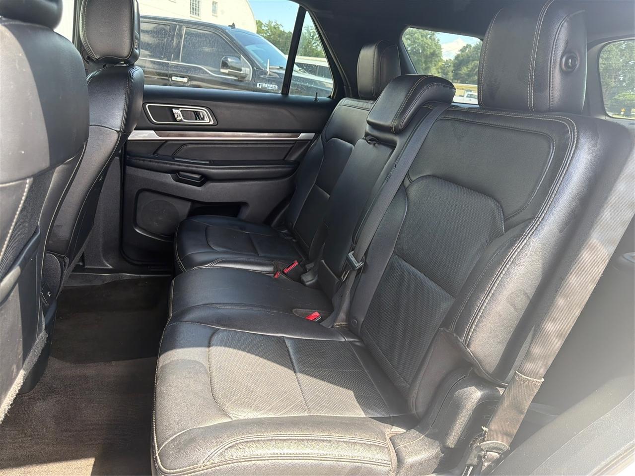 Ford Explorer photo 12