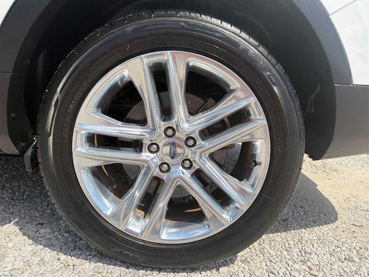 Ford Explorer photo 24