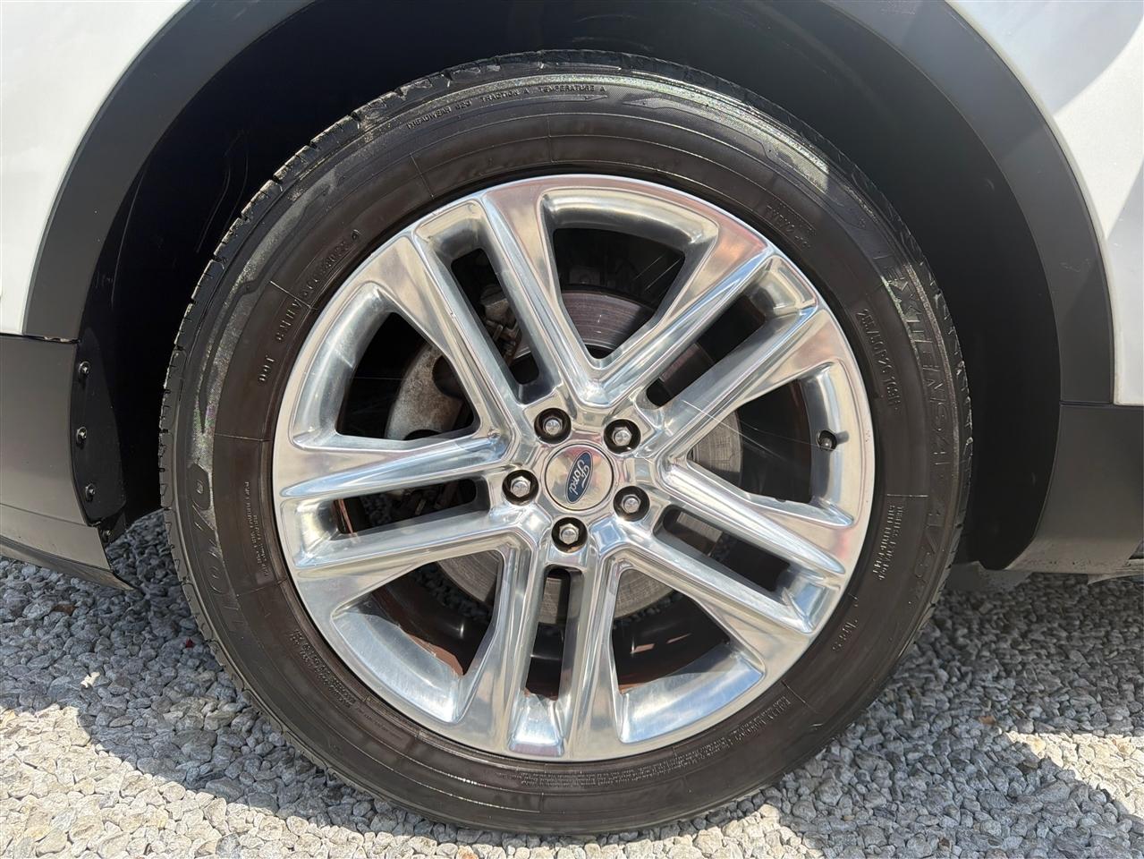 Ford Explorer photo 25