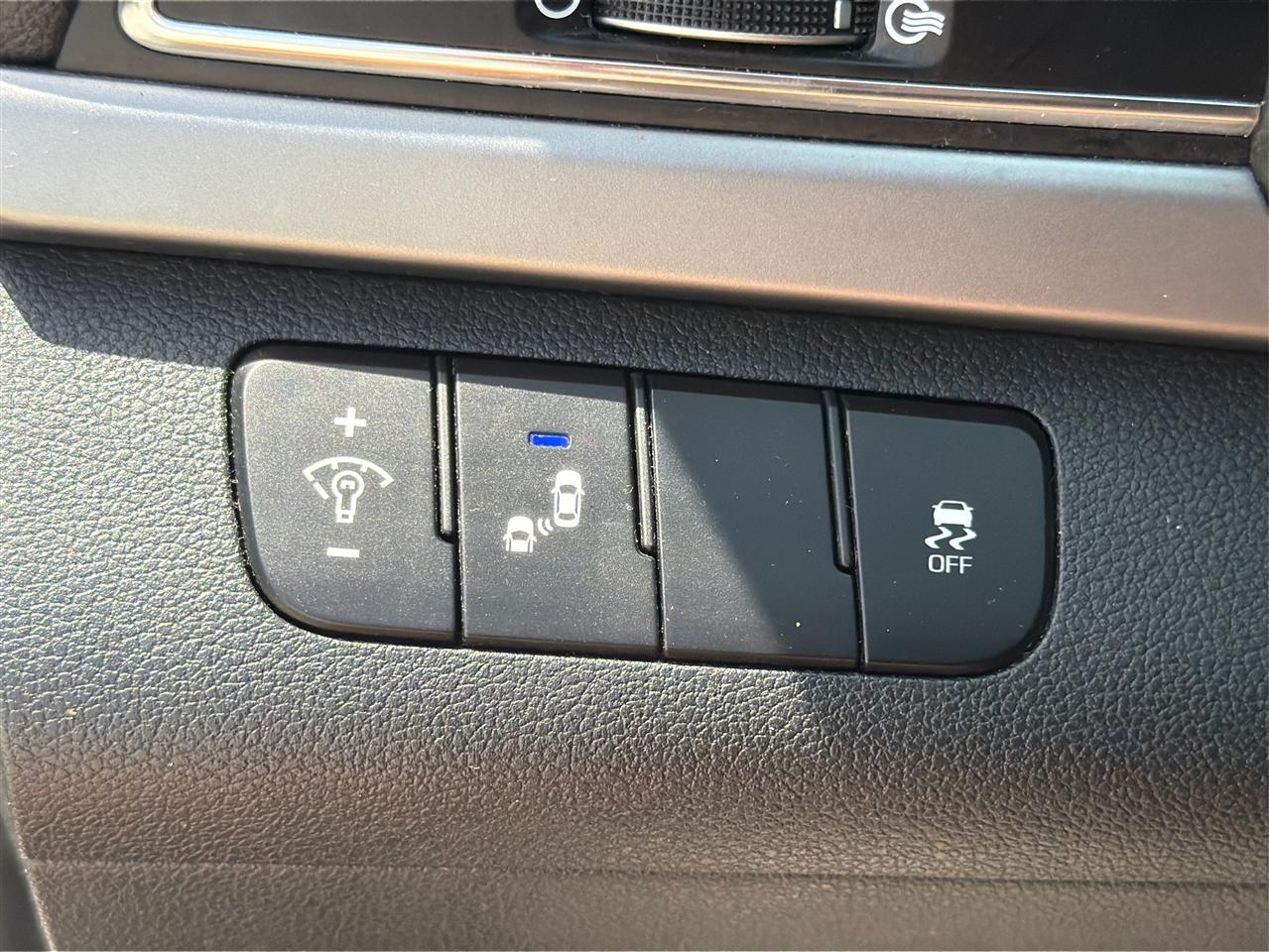 Hyundai Elantra  2018