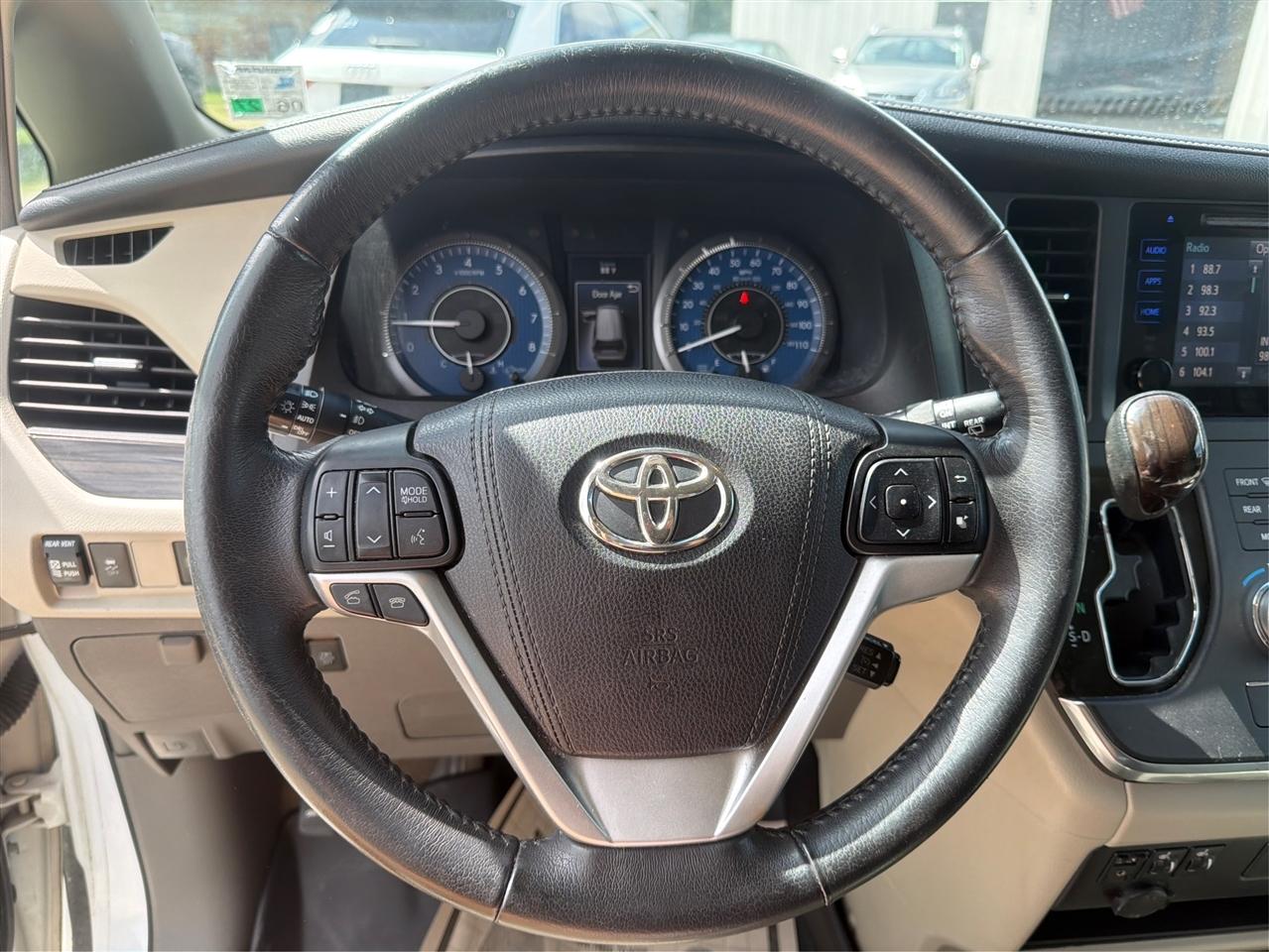 Toyota Sienna  2017