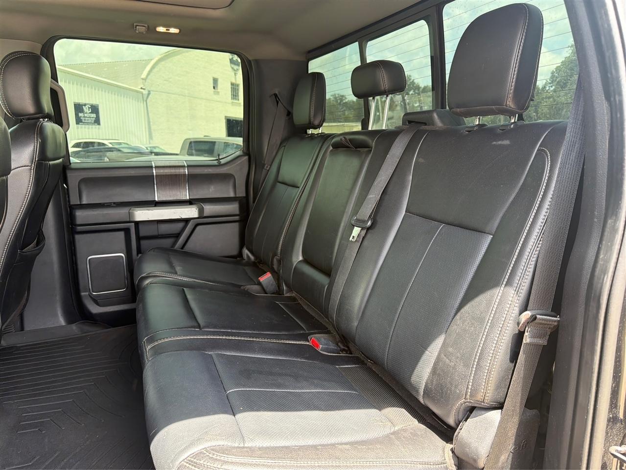 Ford Super Duty F-350 DRW Lariat 4WD Crew Cab 8' Box 2020