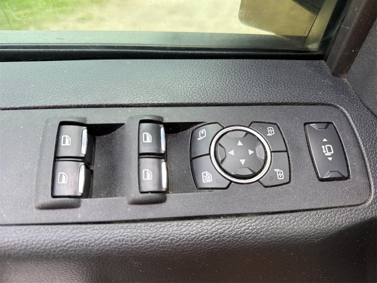 Ford Super Duty F-350 DRW Lariat 4WD Crew Cab 8' Box 2020