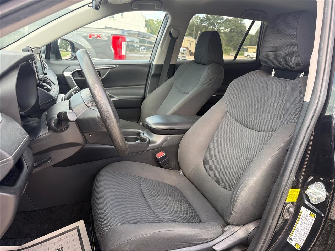Toyota RAV4 LE FWD 2021