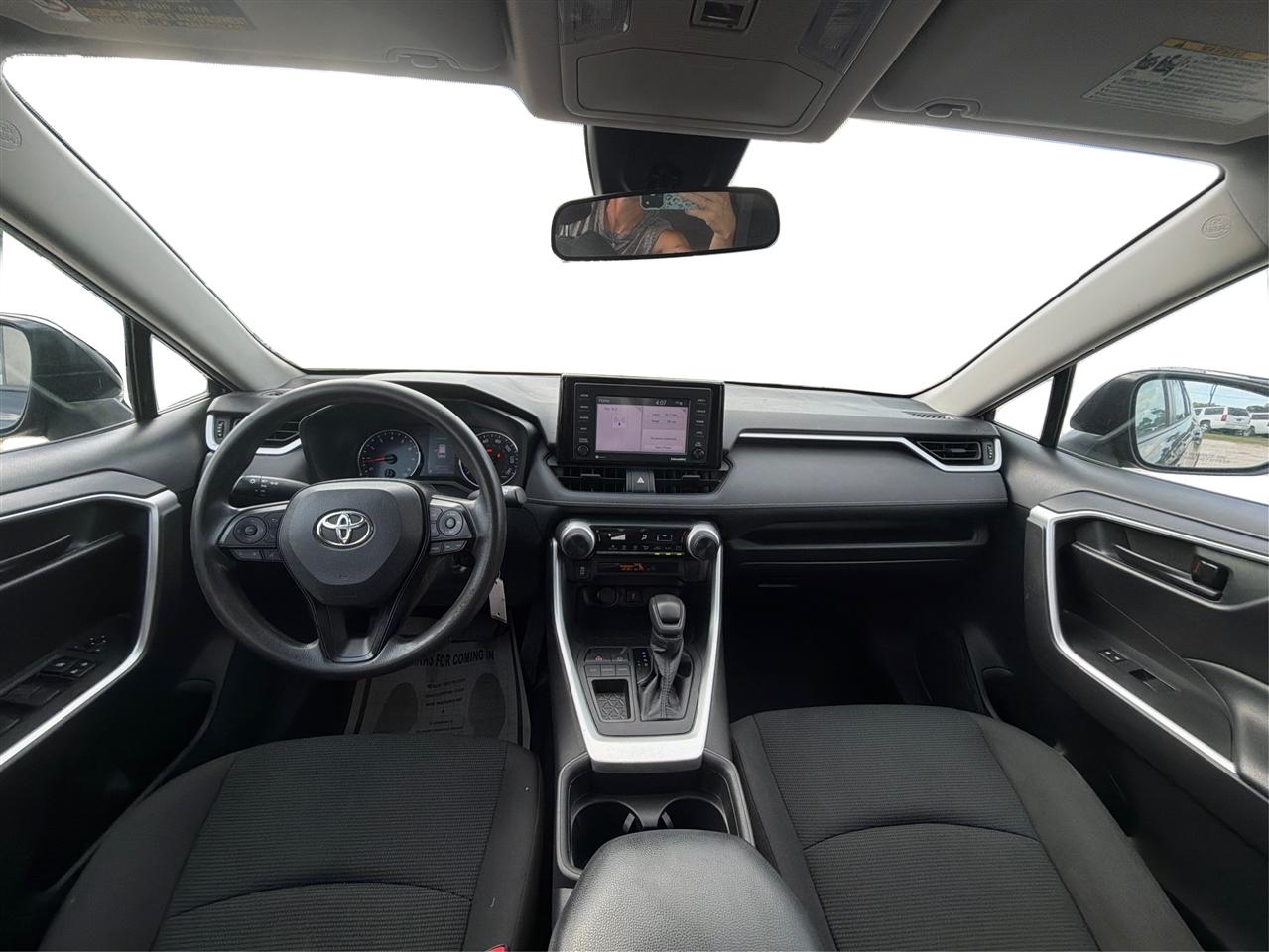 Toyota RAV4 LE FWD 2021