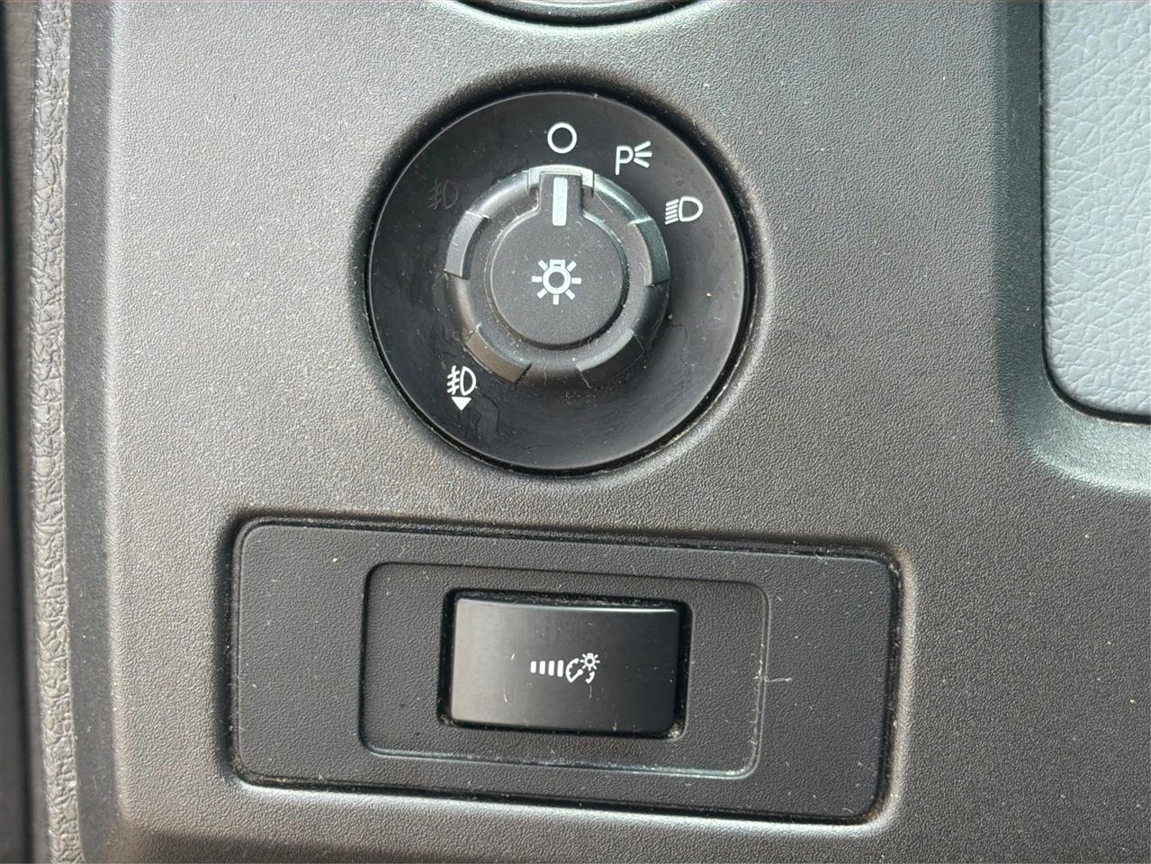 Ford F-150 2WD SuperCrew 145" XLT 2014