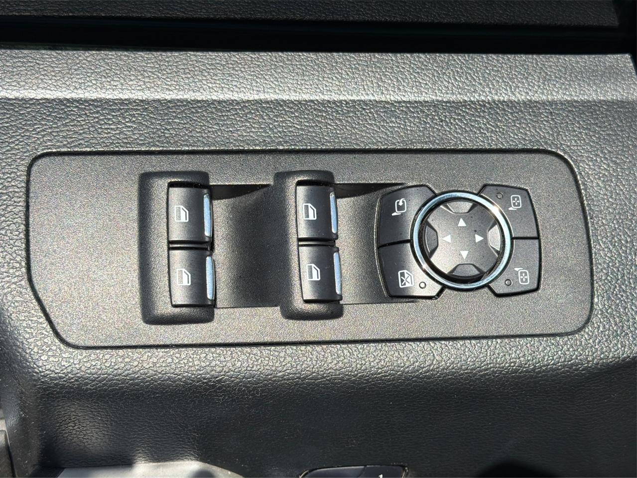 Ford F-150 4WD SuperCrew 145" Lariat 2016