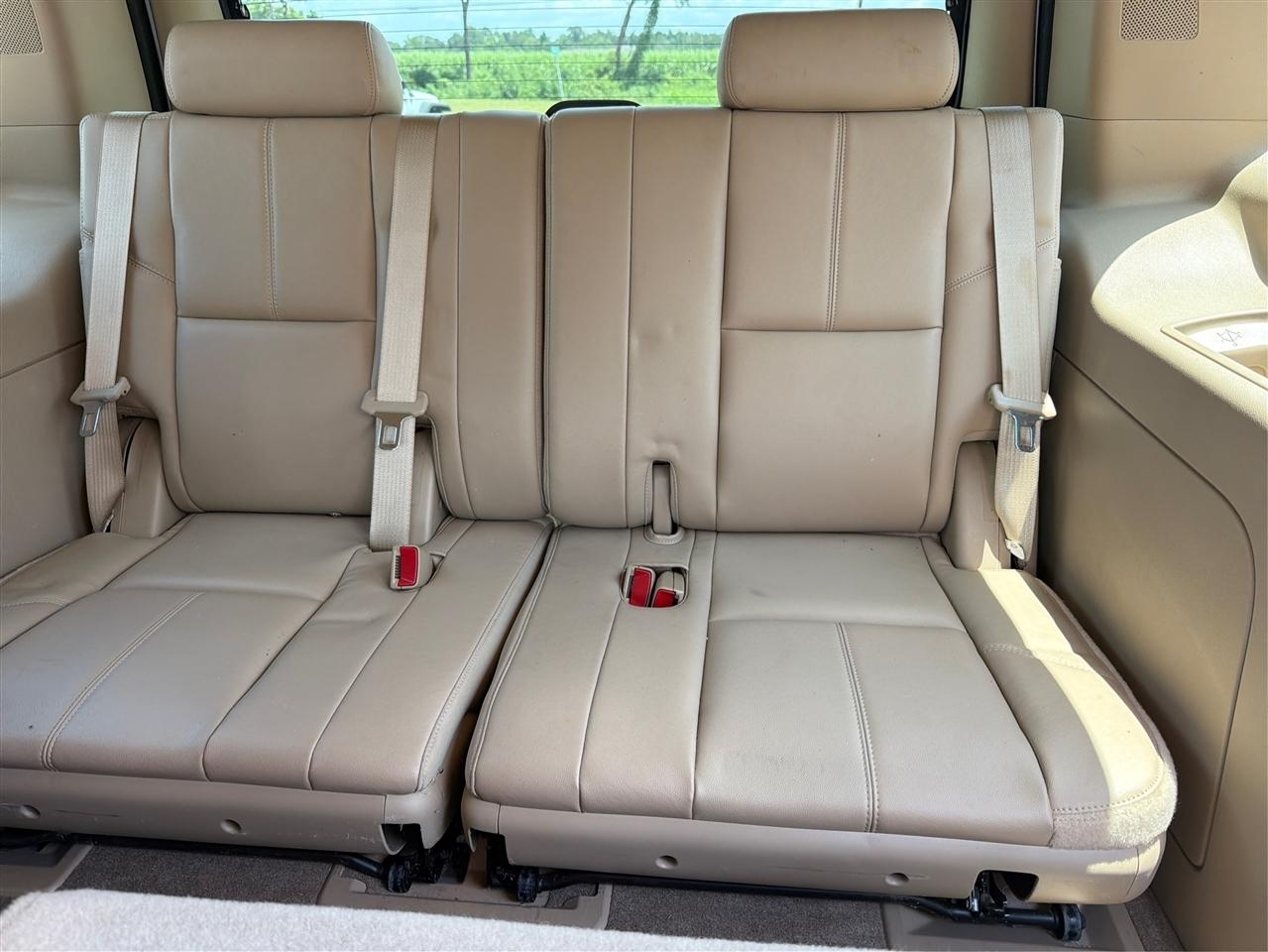 Chevrolet Tahoe 2WD 4dr 1500 LT 2012