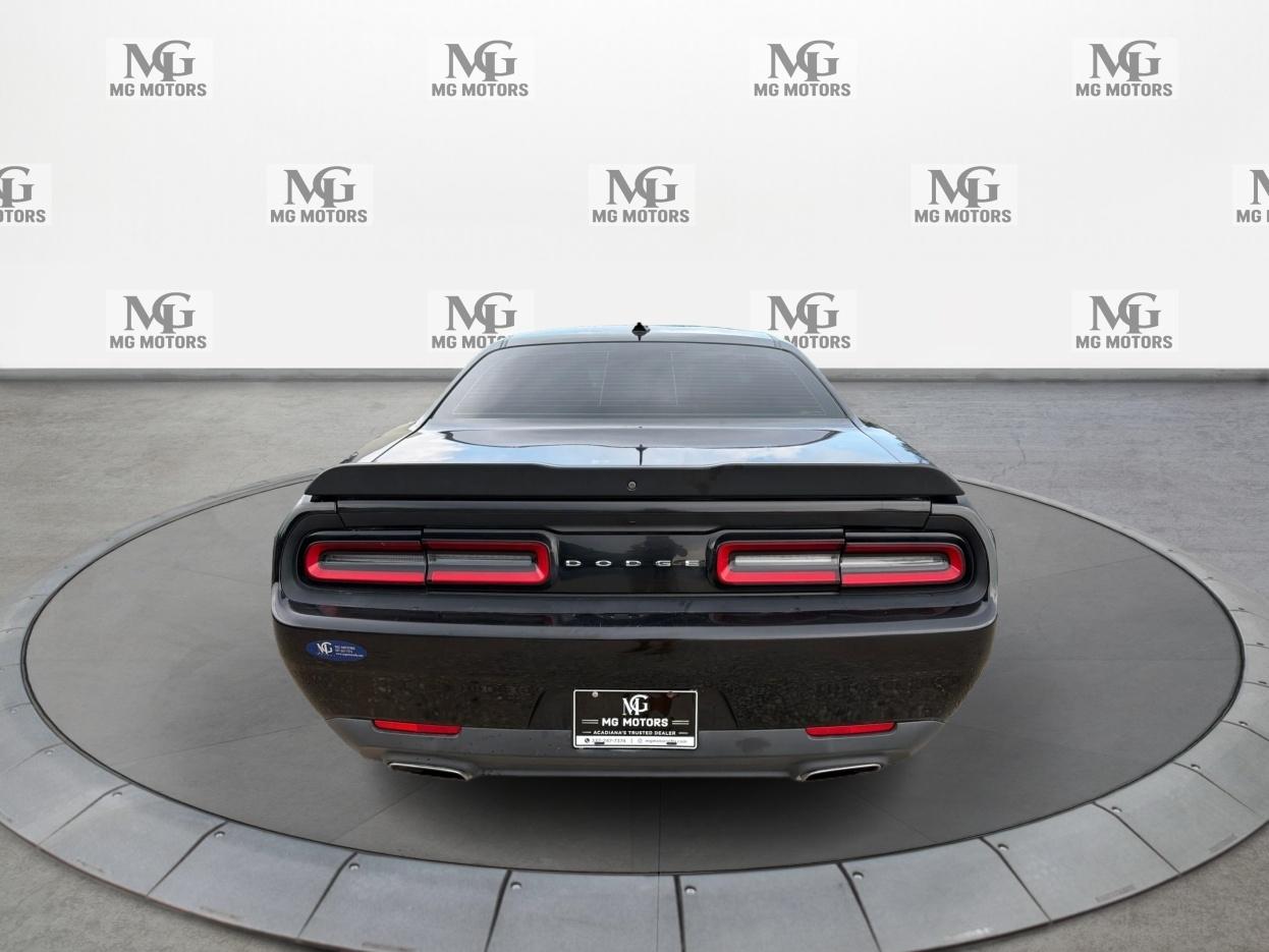 Dodge Challenger 2dr Cpe SXT 2016