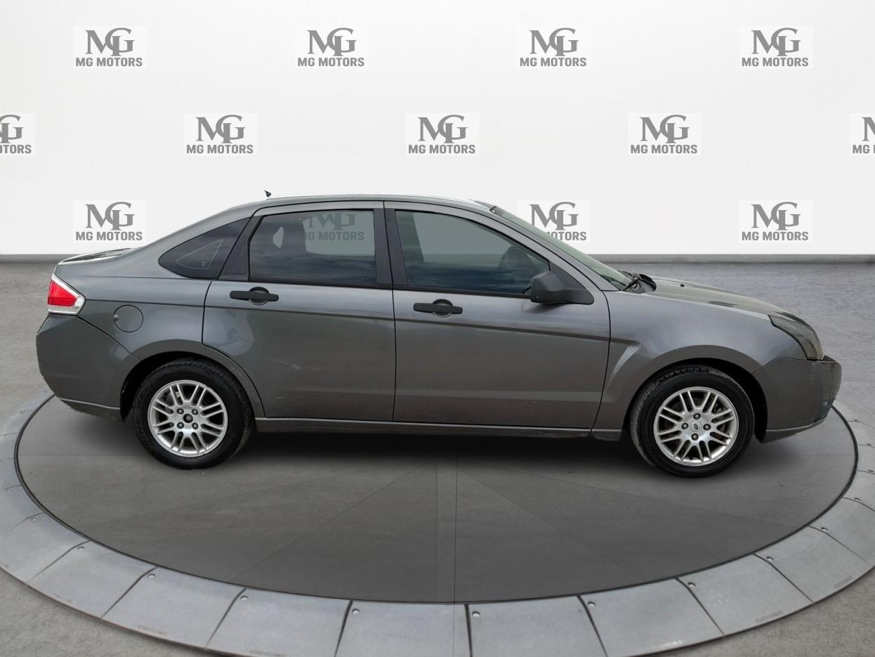 Ford Focus 4dr Sdn SE 2010