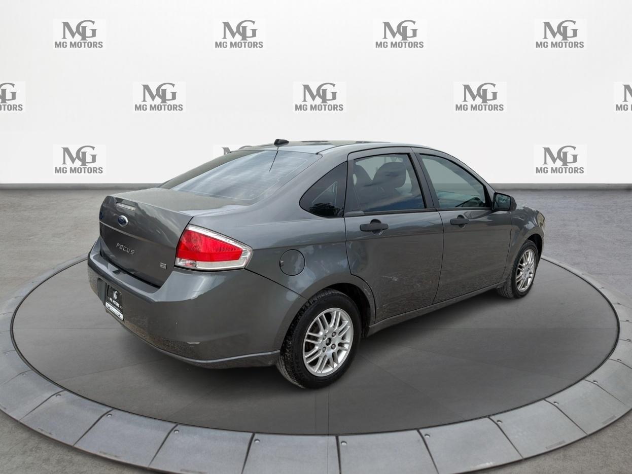 Ford Focus 4dr Sdn SE 2010