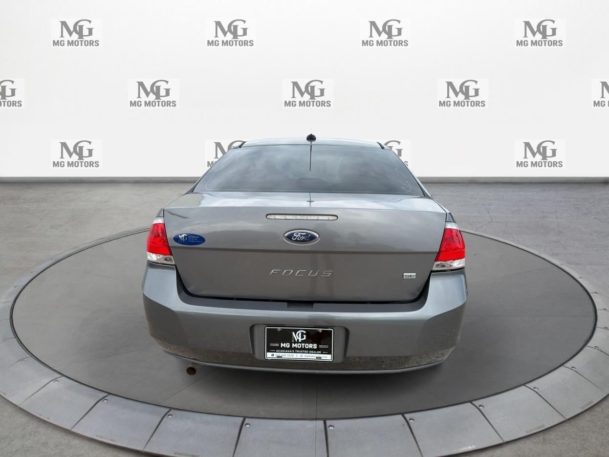 Ford Focus 4dr Sdn SE 2010