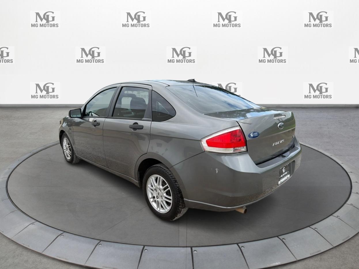 Ford Focus 4dr Sdn SE 2010