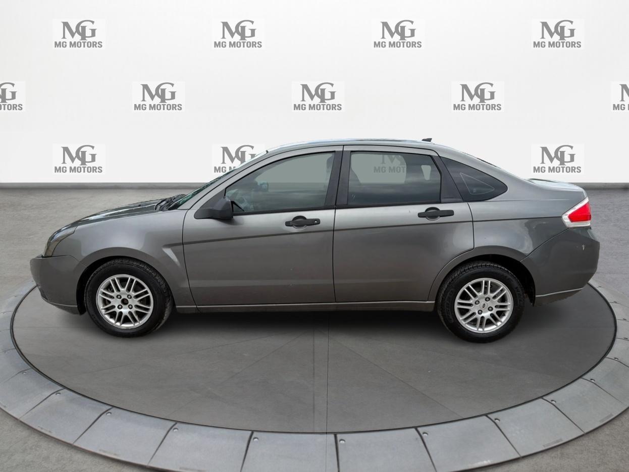 Ford Focus 4dr Sdn SE 2010