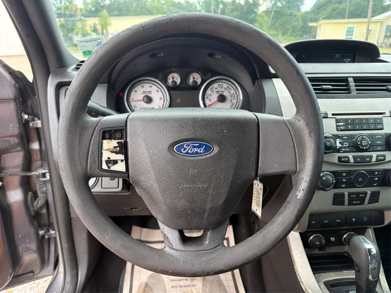 Ford Focus 4dr Sdn SE 2010
