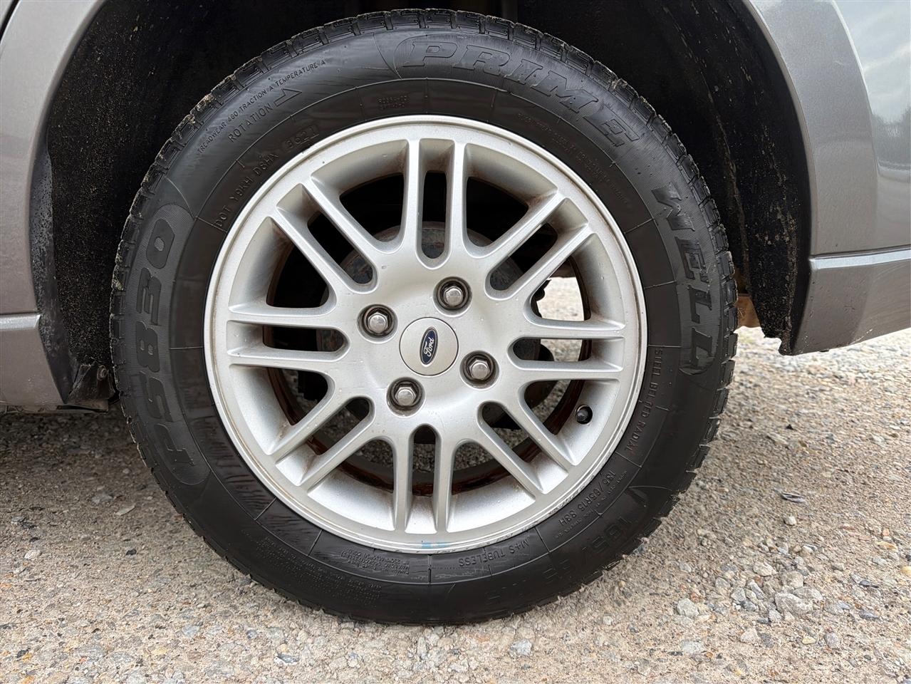 Ford Focus 4dr Sdn SE 2010