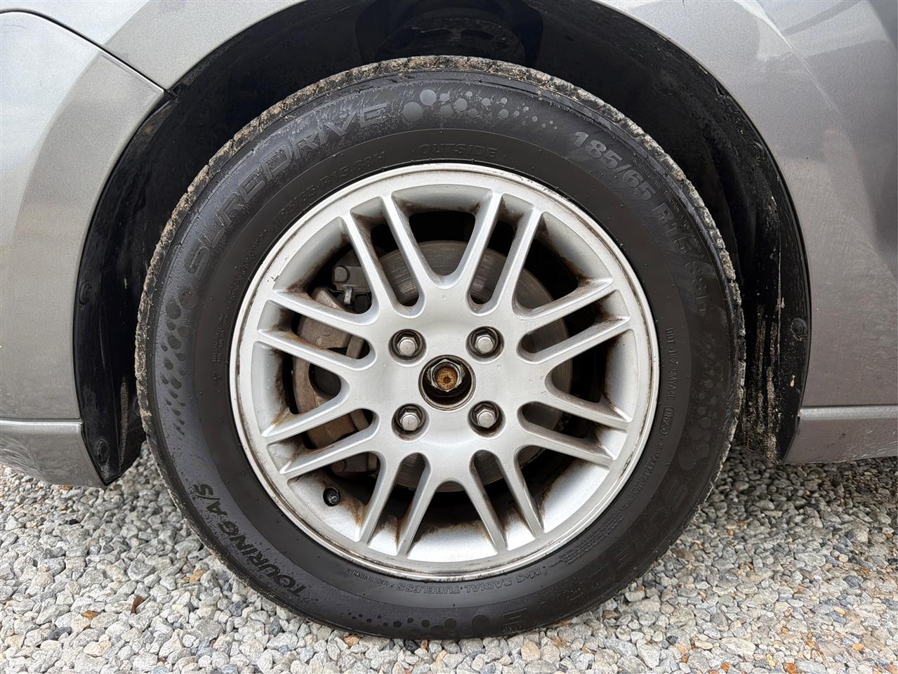Ford Focus 4dr Sdn SE 2010