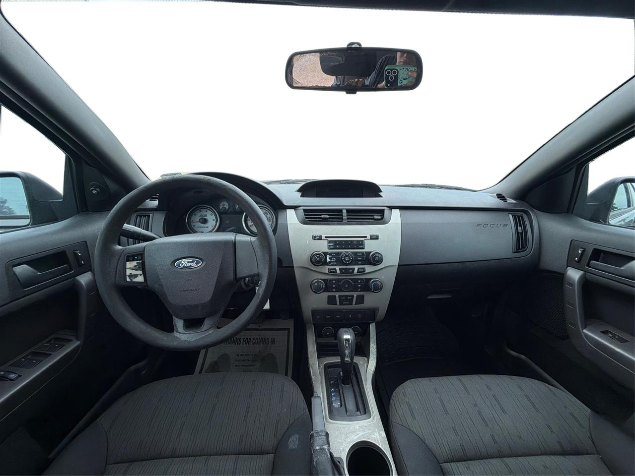 Ford Focus 4dr Sdn SE 2010