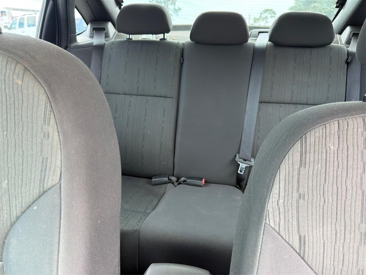 Ford Focus 4dr Sdn SE 2010