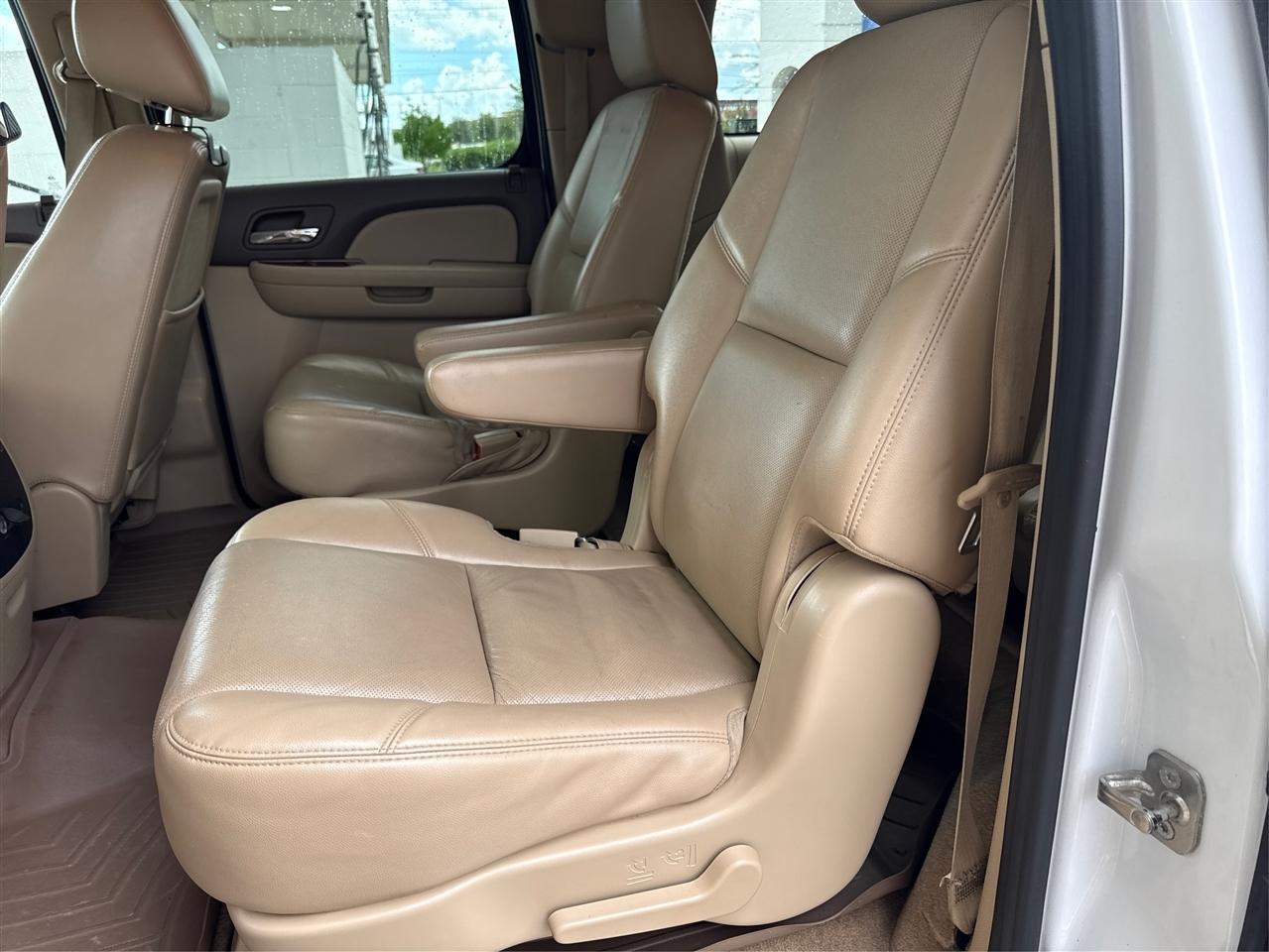 Chevrolet Suburban 2WD 4dr 1500 LTZ 2011