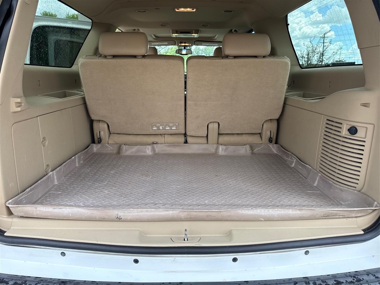 Chevrolet Suburban 2WD 4dr 1500 LTZ 2011