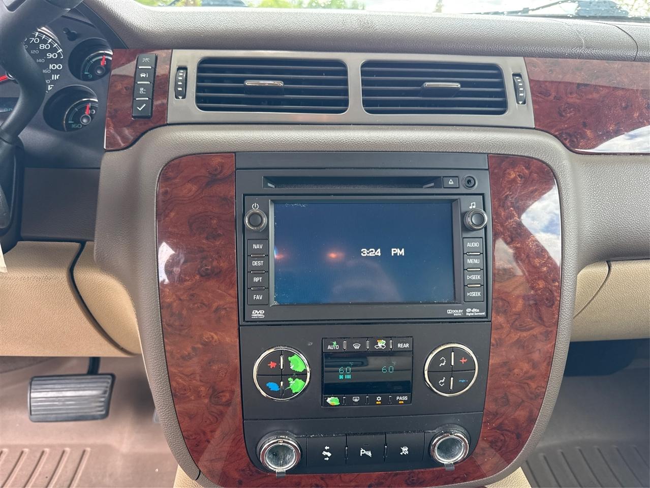 Chevrolet Suburban 2WD 4dr 1500 LTZ 2011