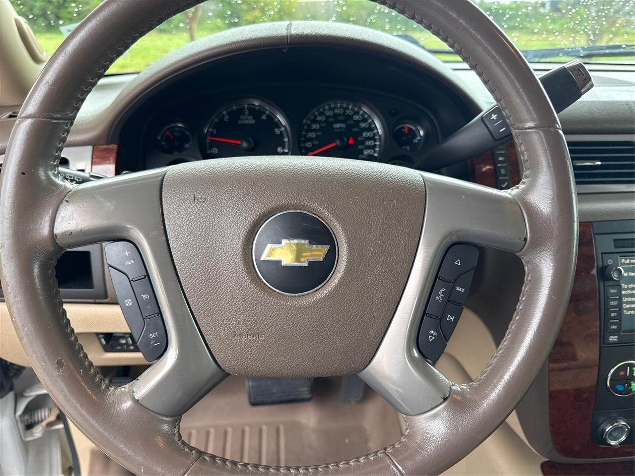 Chevrolet Suburban 2WD 4dr 1500 LTZ 2011