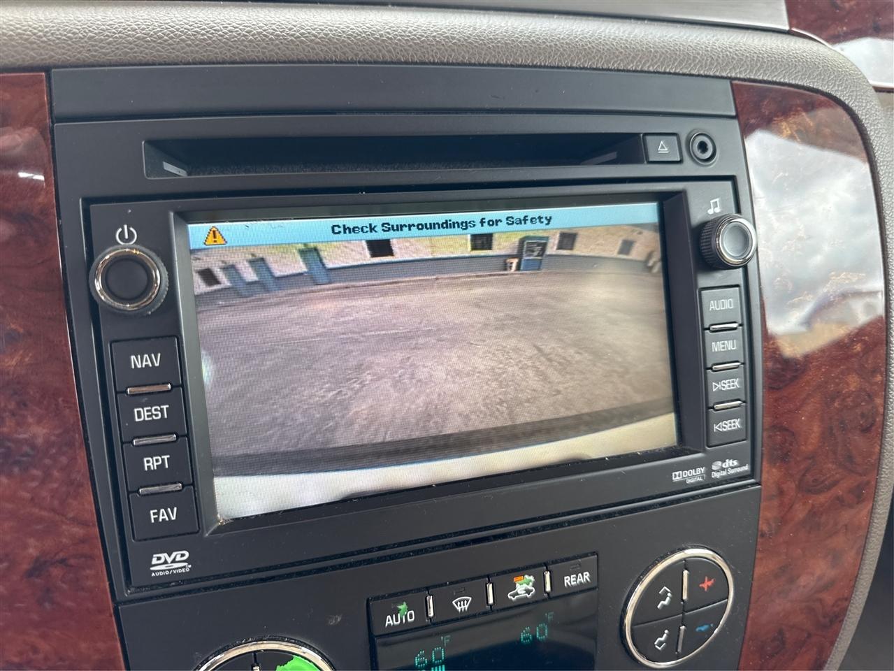 Chevrolet Suburban 2WD 4dr 1500 LTZ 2011