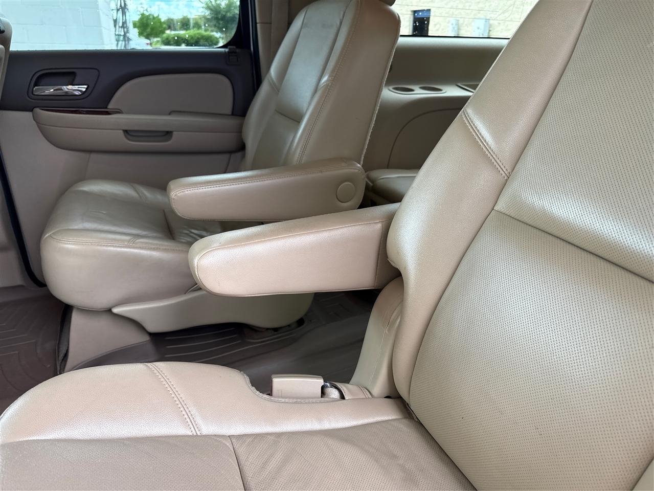 Chevrolet Suburban 2WD 4dr 1500 LTZ 2011