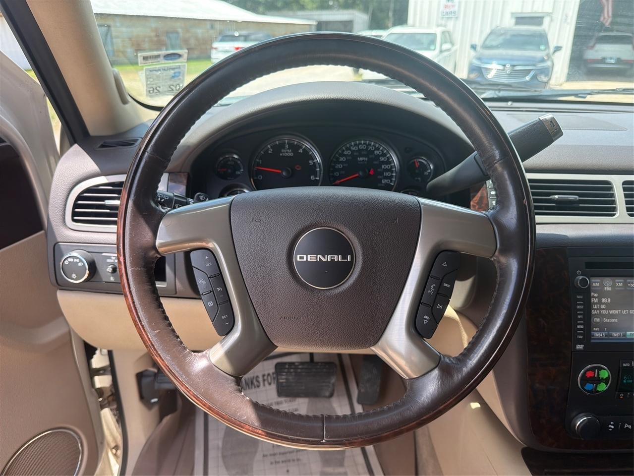 GMC Yukon XL 2WD 4dr 1500 Denali 2013