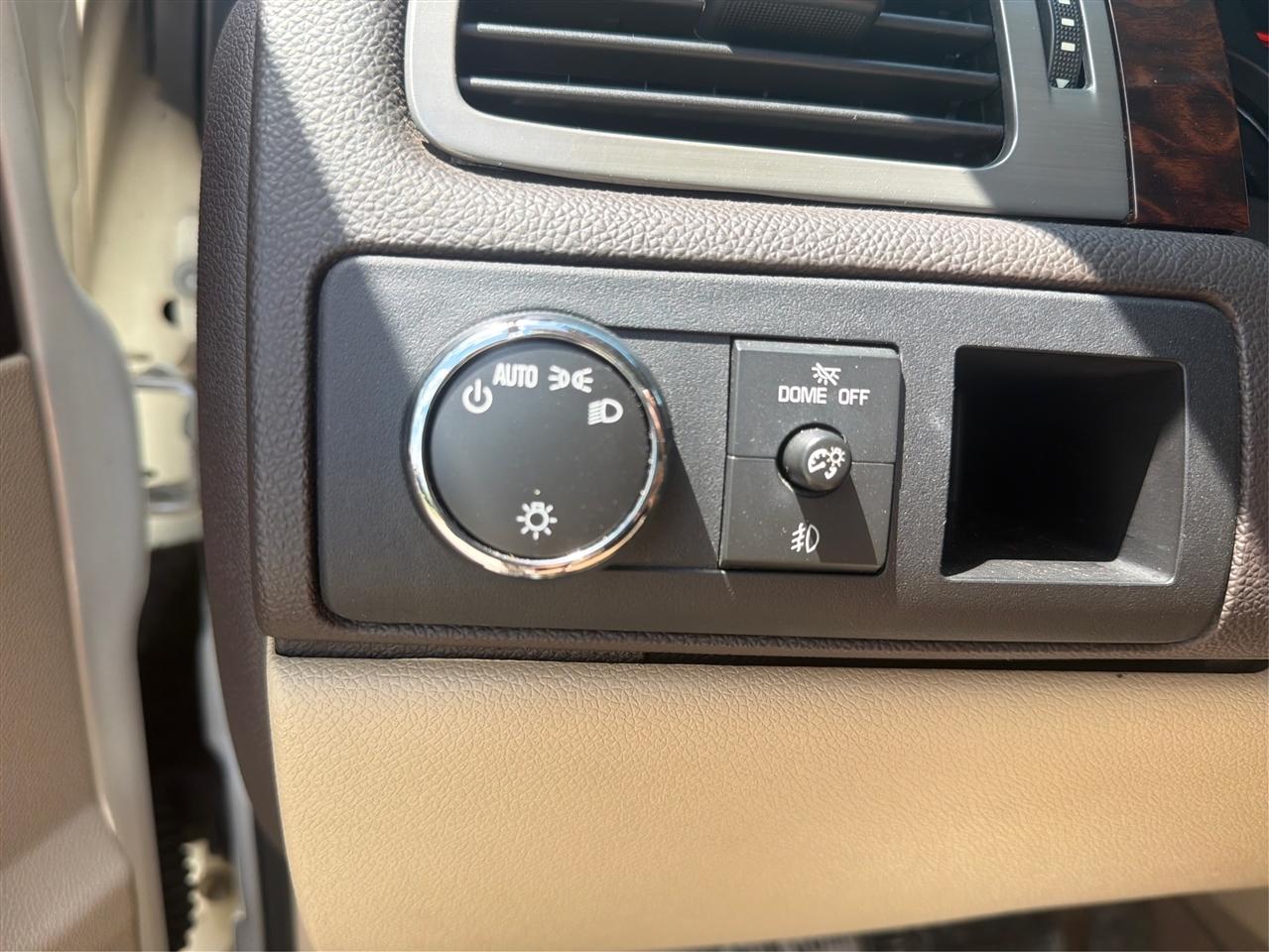 GMC Yukon XL 2WD 4dr 1500 Denali 2013
