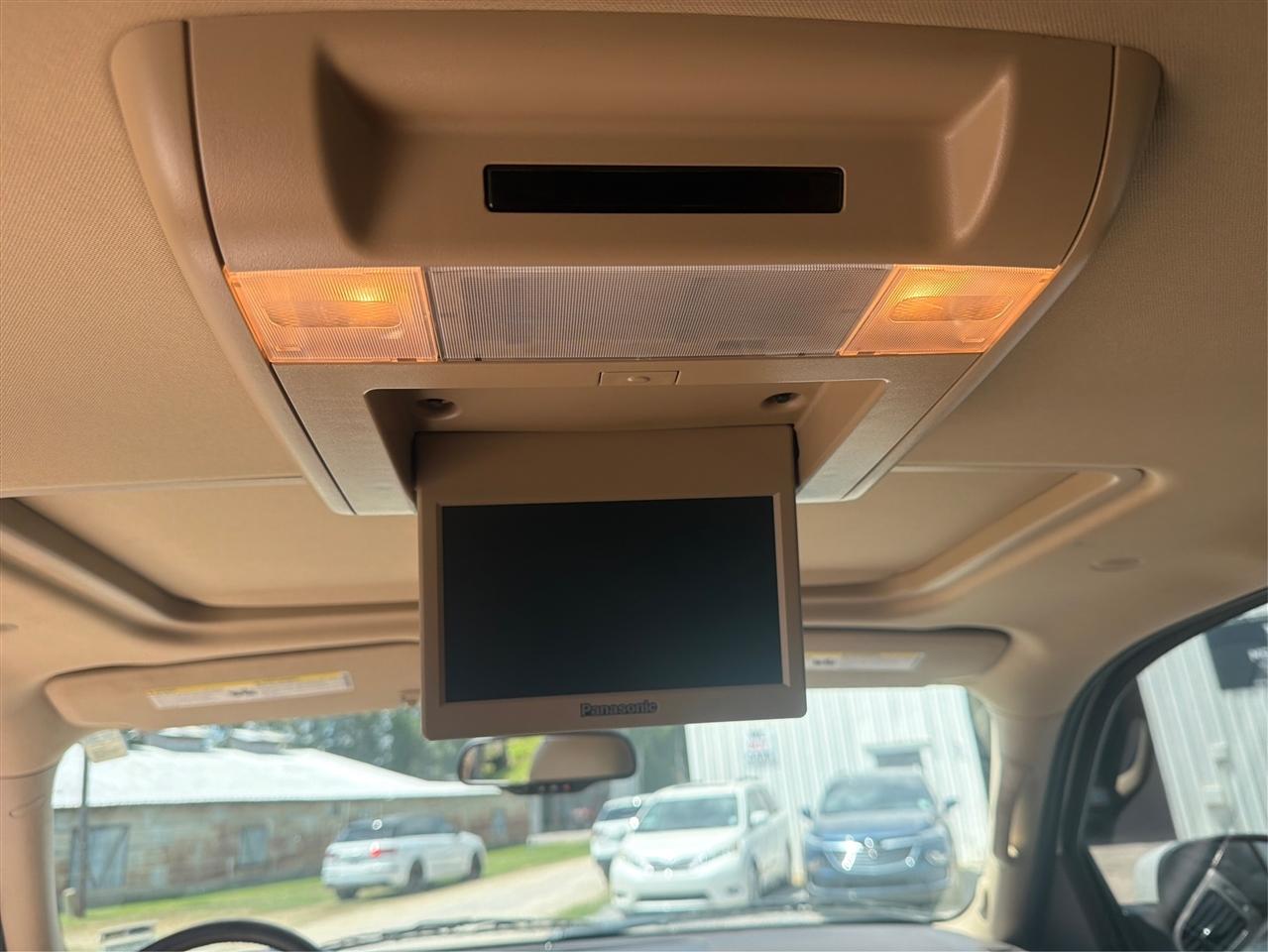 GMC Yukon XL 2WD 4dr 1500 Denali 2013
