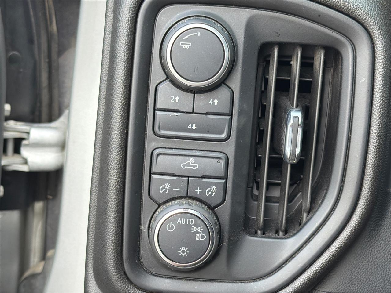 Chevrolet Silverado 2500HD 4WD Crew Cab 159" Custom 2022