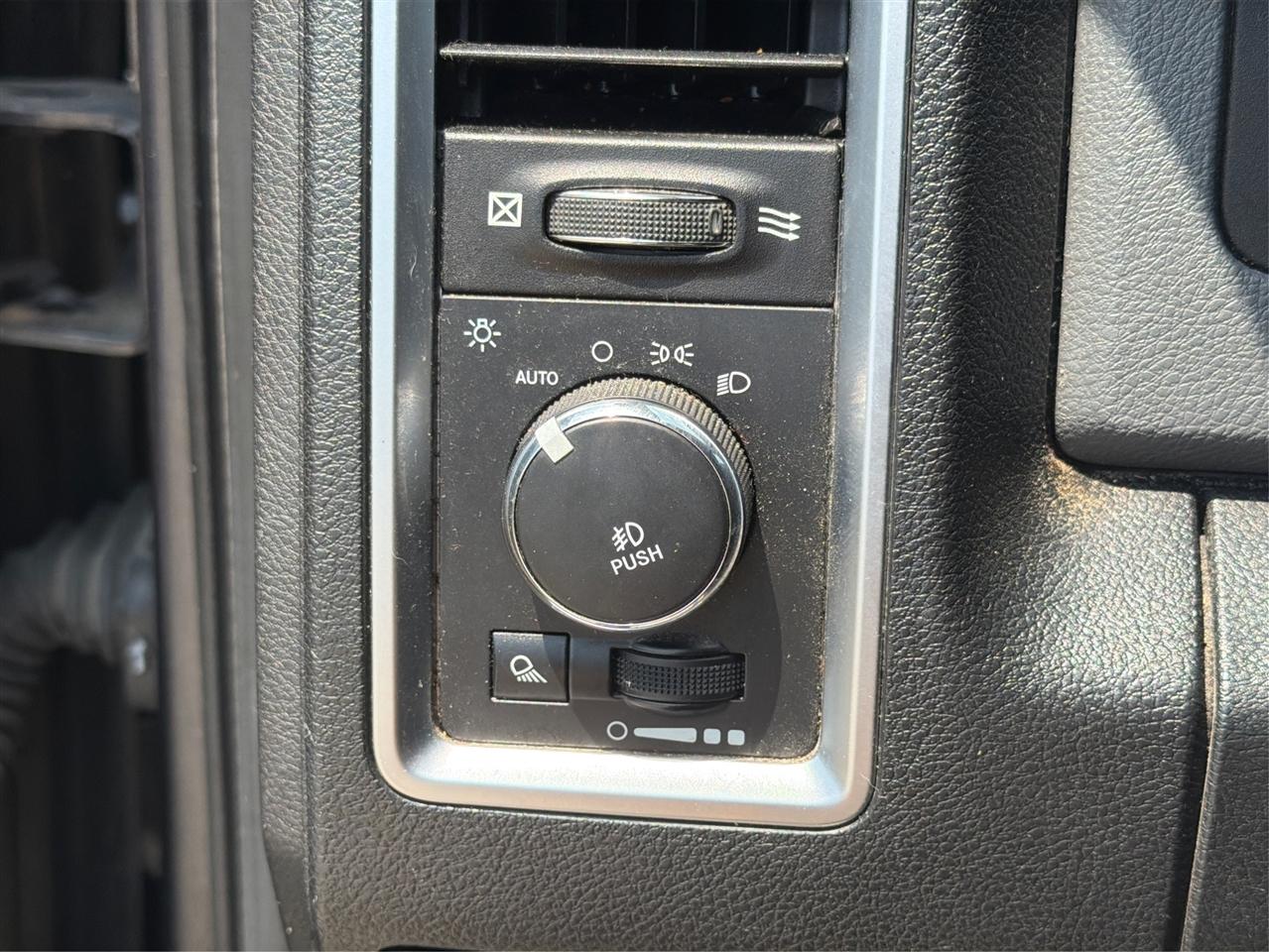 RAM 1500 2WD Crew Cab 140.5" Big Horn 2016