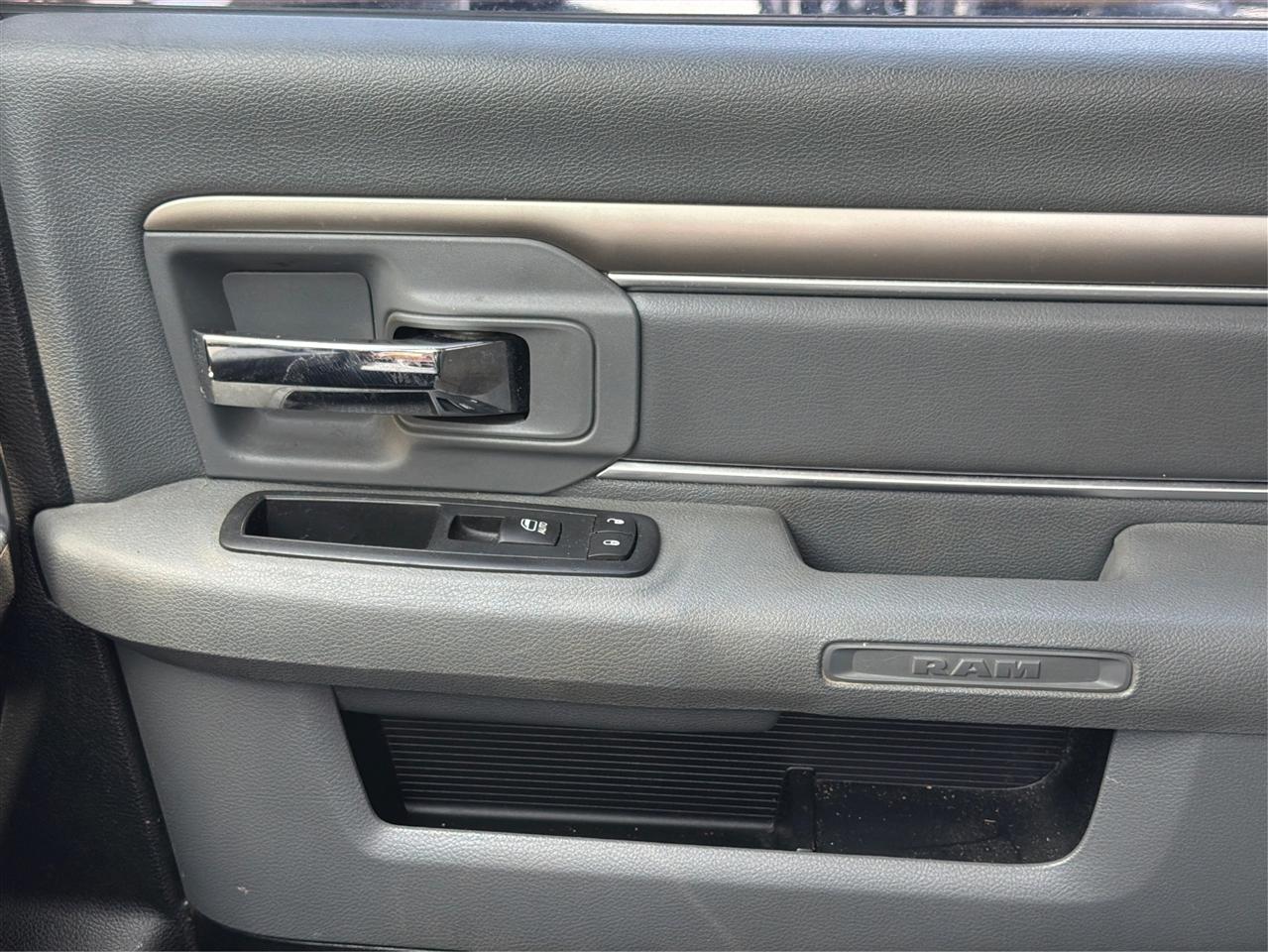 RAM 1500 2WD Crew Cab 140.5" Big Horn 2016