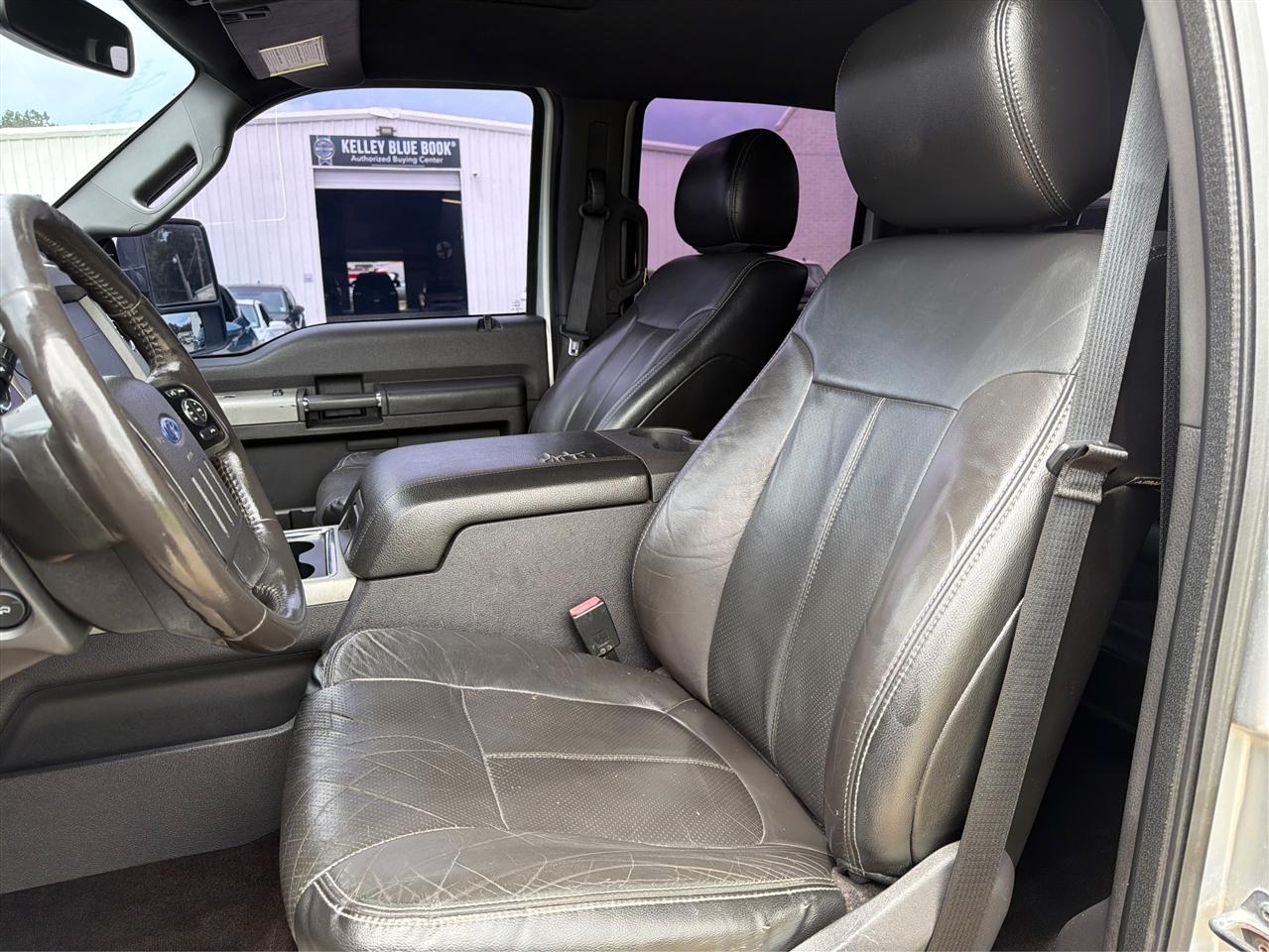 Ford Super Duty F-350 DRW 4WD Crew Cab 172" Lariat 2014