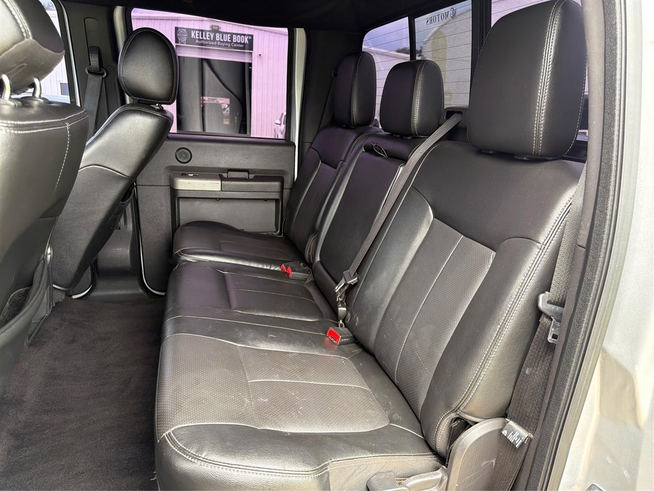 Ford Super Duty F-350 DRW 4WD Crew Cab 172" Lariat 2014
