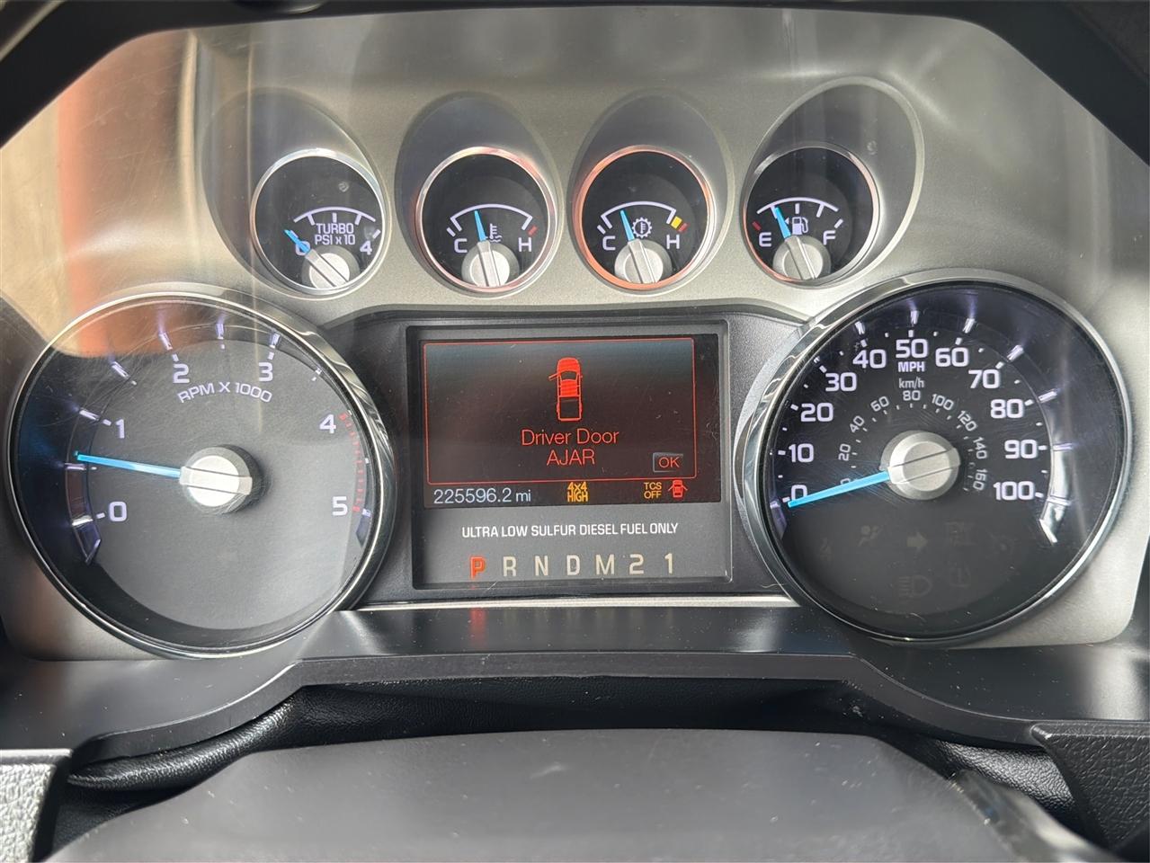 Ford Super Duty F-350 DRW 4WD Crew Cab 172" Lariat 2014
