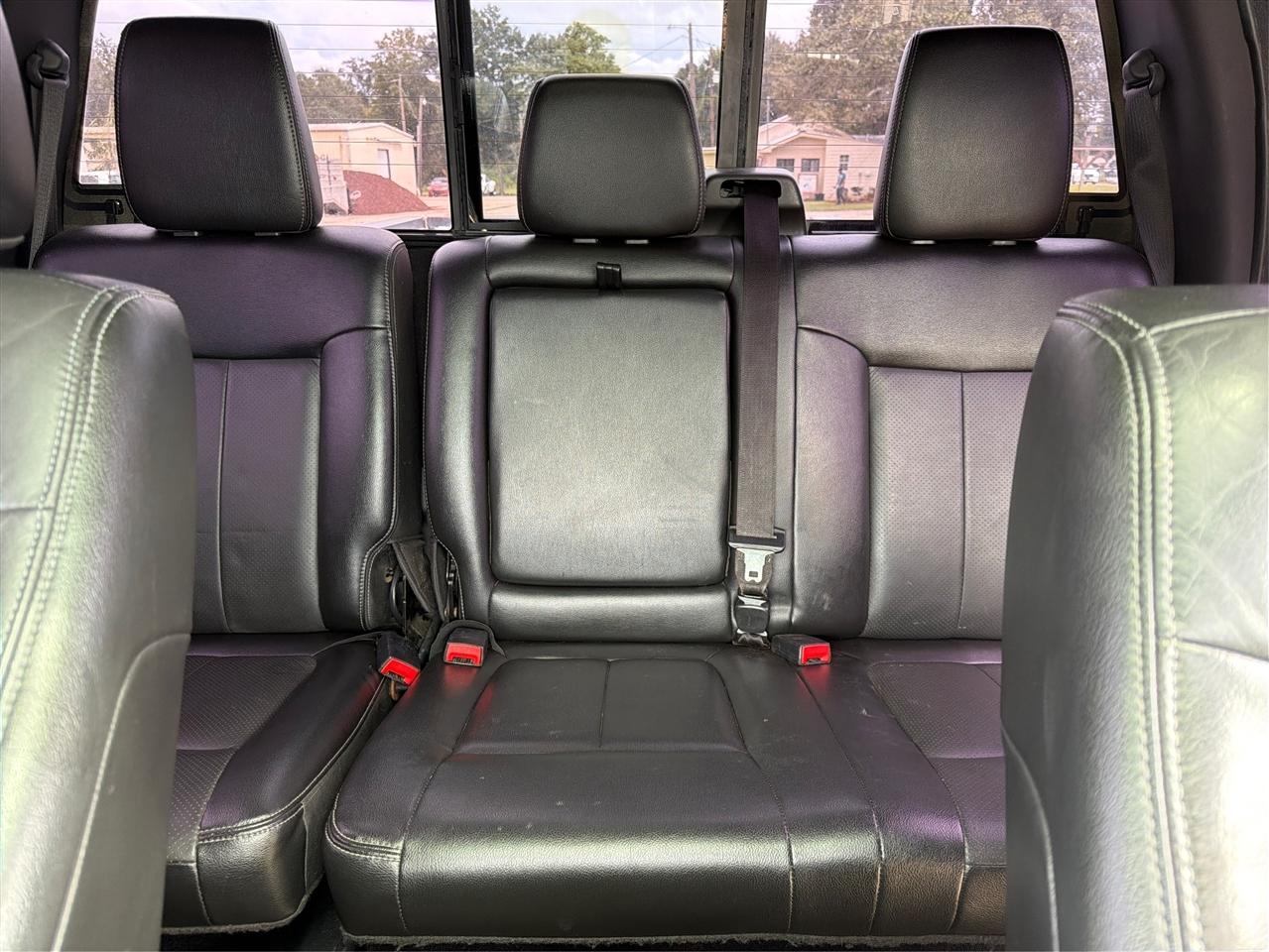 Ford Super Duty F-350 DRW 4WD Crew Cab 172" Lariat 2014