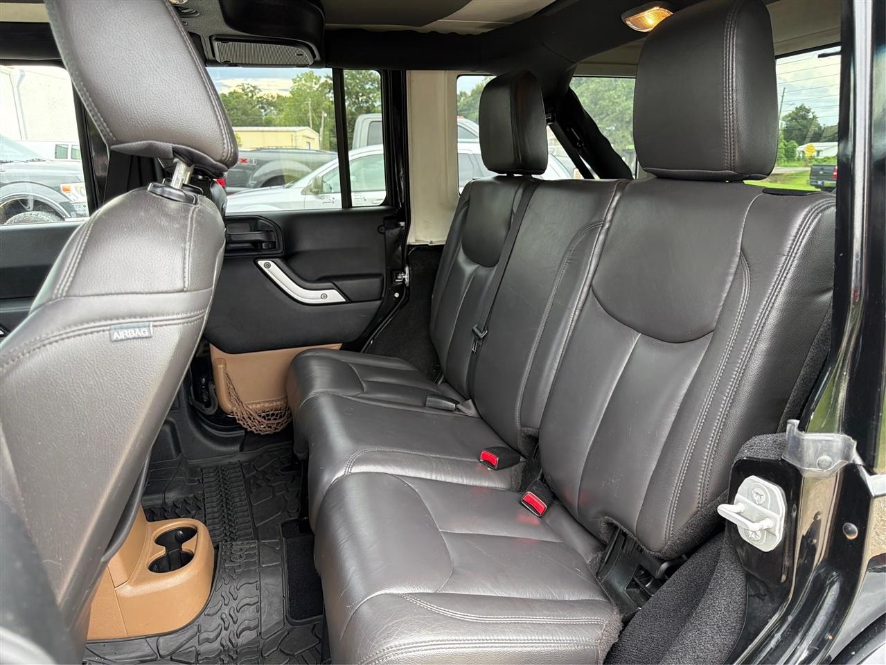 Jeep Wrangler Unlimited 4WD 4dr Sahara 2015