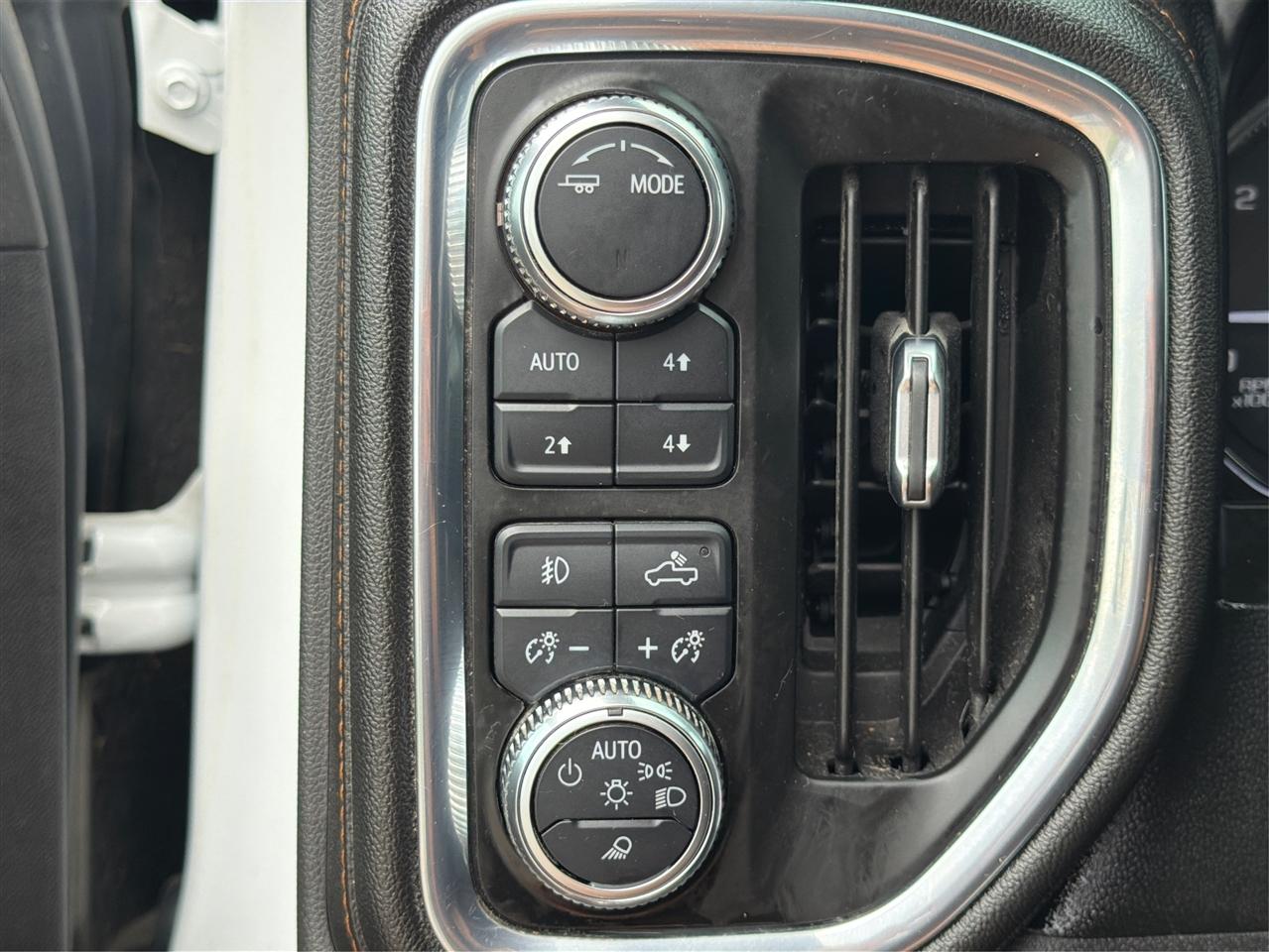 GMC Sierra 1500 4WD Crew Cab 147" AT4 2021