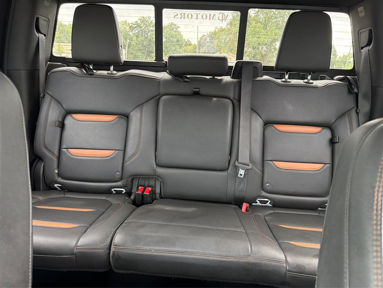GMC Sierra 1500 4WD Crew Cab 147" AT4 2021
