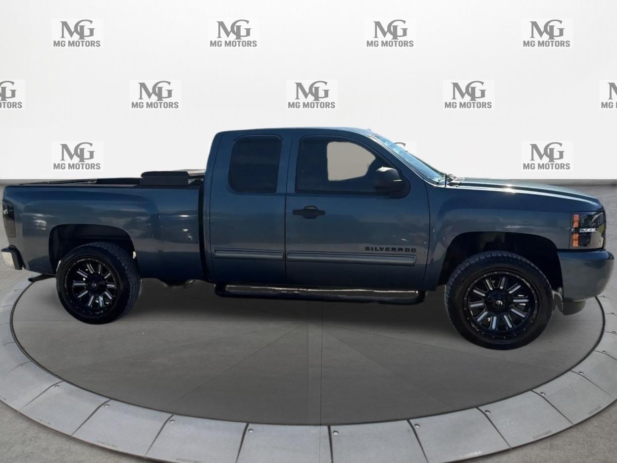 Chevrolet Silverado photo 2