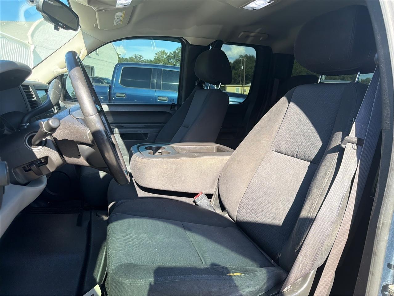 Chevrolet Silverado photo 11
