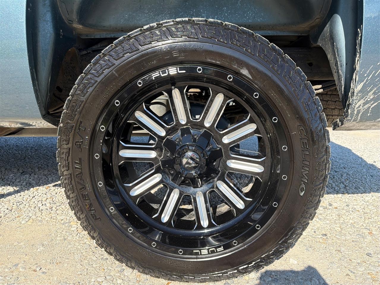 Chevrolet Silverado photo 23