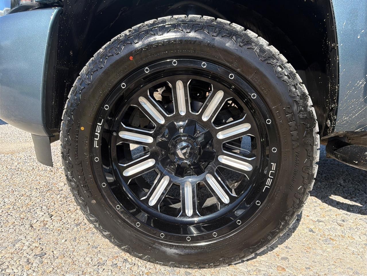 Chevrolet Silverado photo 24