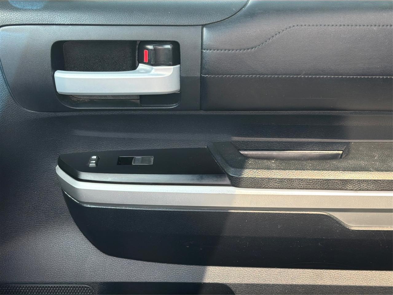 Toyota Tundra 4WD Truck  2015