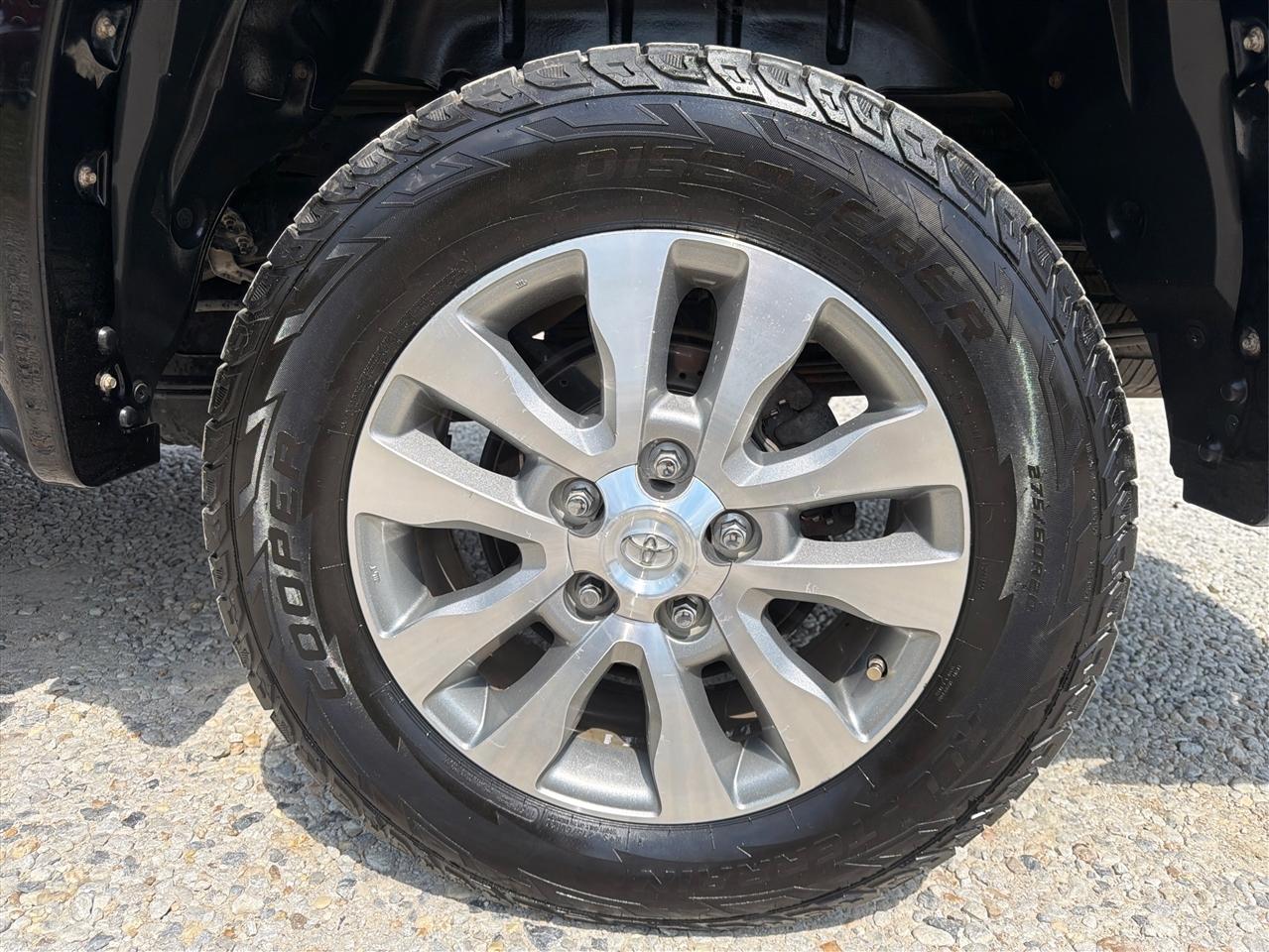 Toyota Tundra 4WD Truck  2015