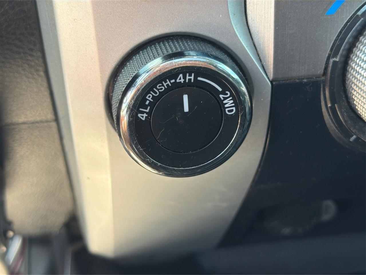 Toyota Tundra 4WD Truck  2015