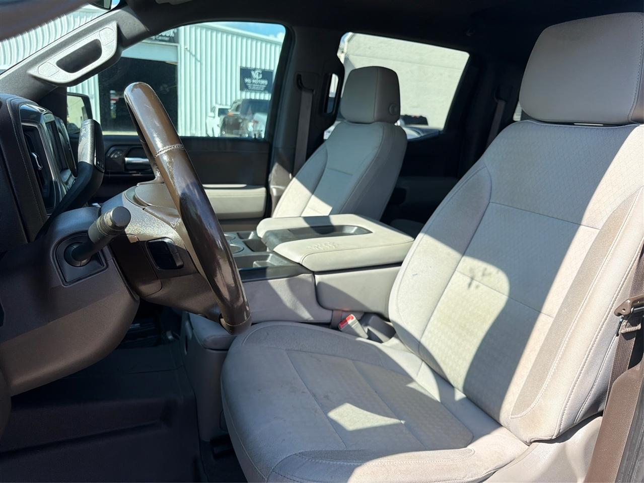 Chevrolet Silverado photo 11